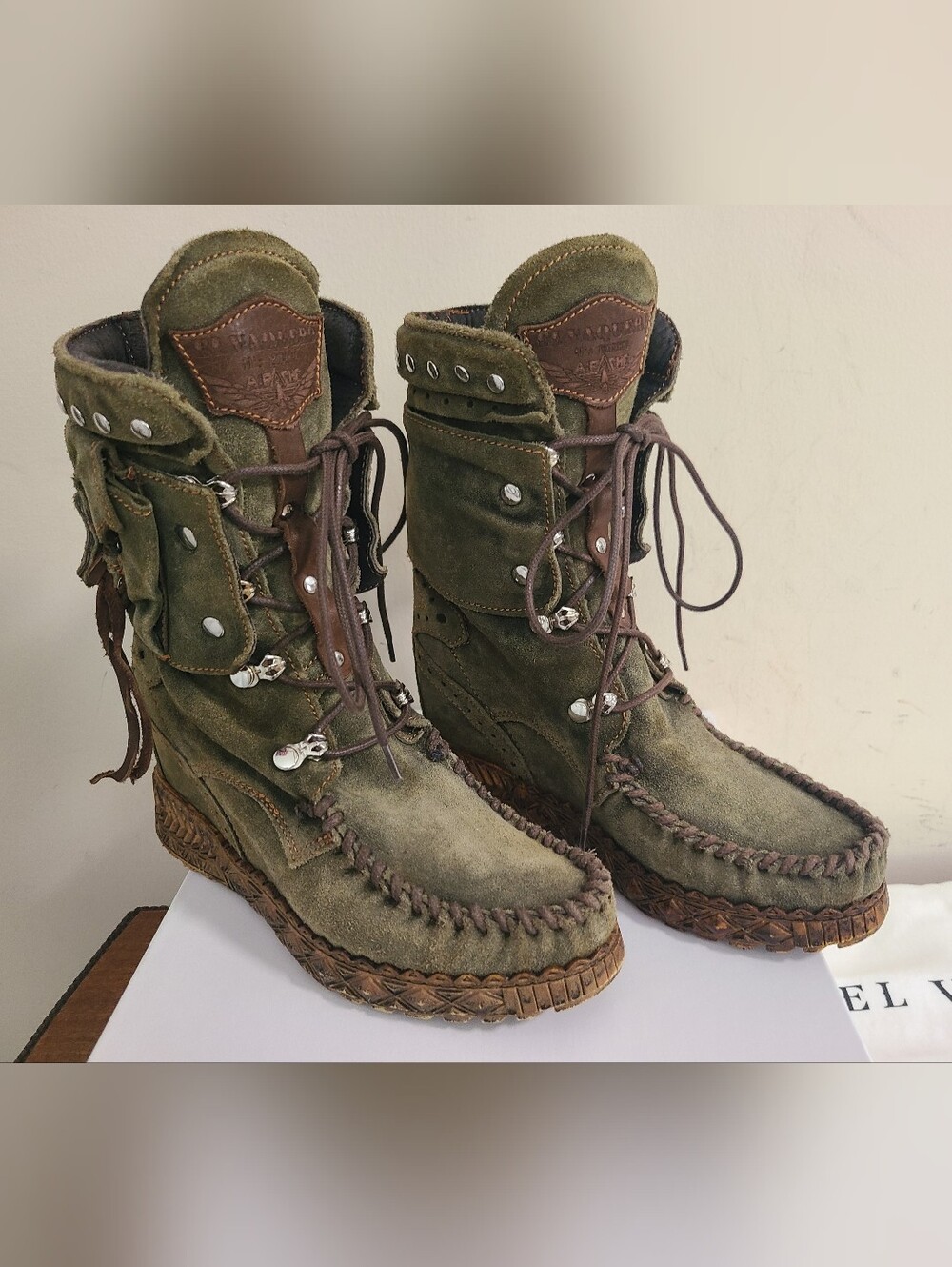 El Vaquero Nikila Silverstone Moccasin Boots Size 37